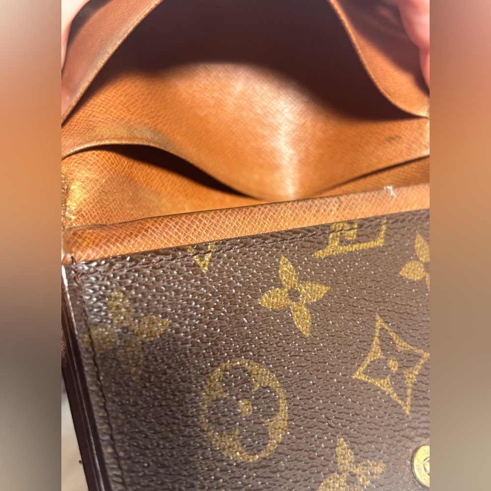 LOUIS VUITTON COMPACT WALLET - Picture 9 of 16